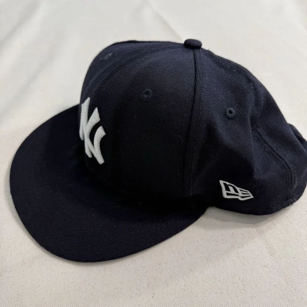 New York Yankees Hat Cap Adjustable Mens Medium-Large MLB Baseball New era